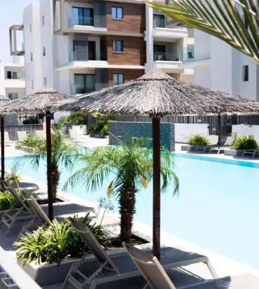 Child-friendly luxury apartment with pool view