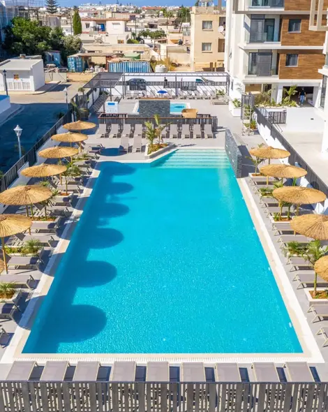 Child-friendly luxury apartment with pool view